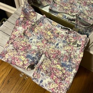 NWT Spring Time Floral Levi’s Jeans